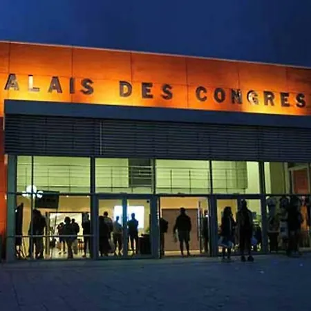 150m Palais Des Congres Champs Elysees La Defense Paris